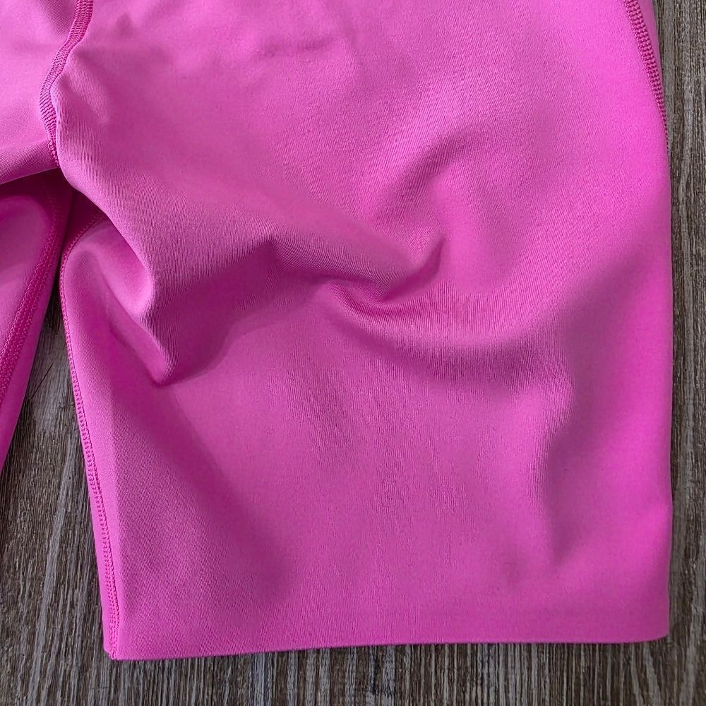 Nike Universa Women's High-Waisted 8" Biker Gym Shorts Seamless Front Pink M New - Picture 13 of 15